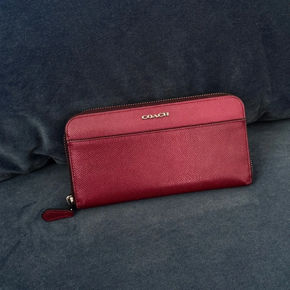 COACH New York Slim Wallet in Burgundy Color‎